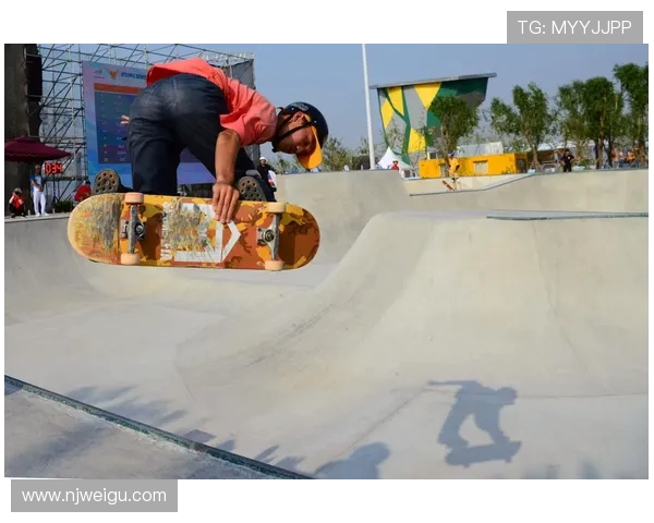 重庆极限运动队在滑板精英赛中的拼搏历程与荣耀时刻